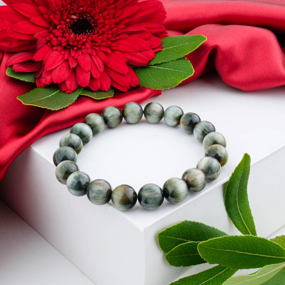 Premium 5A+ Cat's Eye stone bracelet (6-7mm) with grey-green chatoyant beads, displayed on a white box.