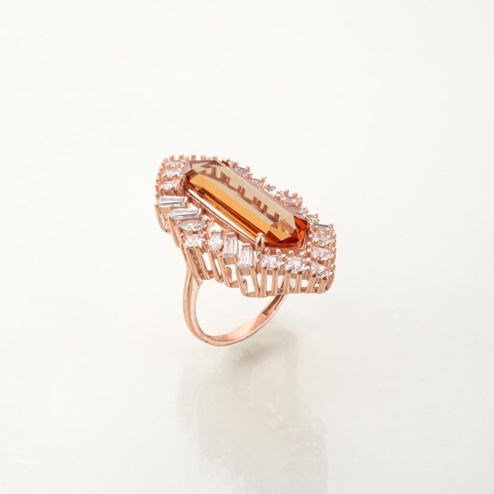 Anillo de Zultanita ovalada grande en plata 925 bañada en oro rosa con halo de circonitas tipo rayos de sol