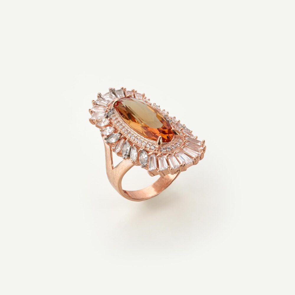 Anillo de Zultanita ovalada grande en plata 925 bañada en oro rosa con halo de circonitas