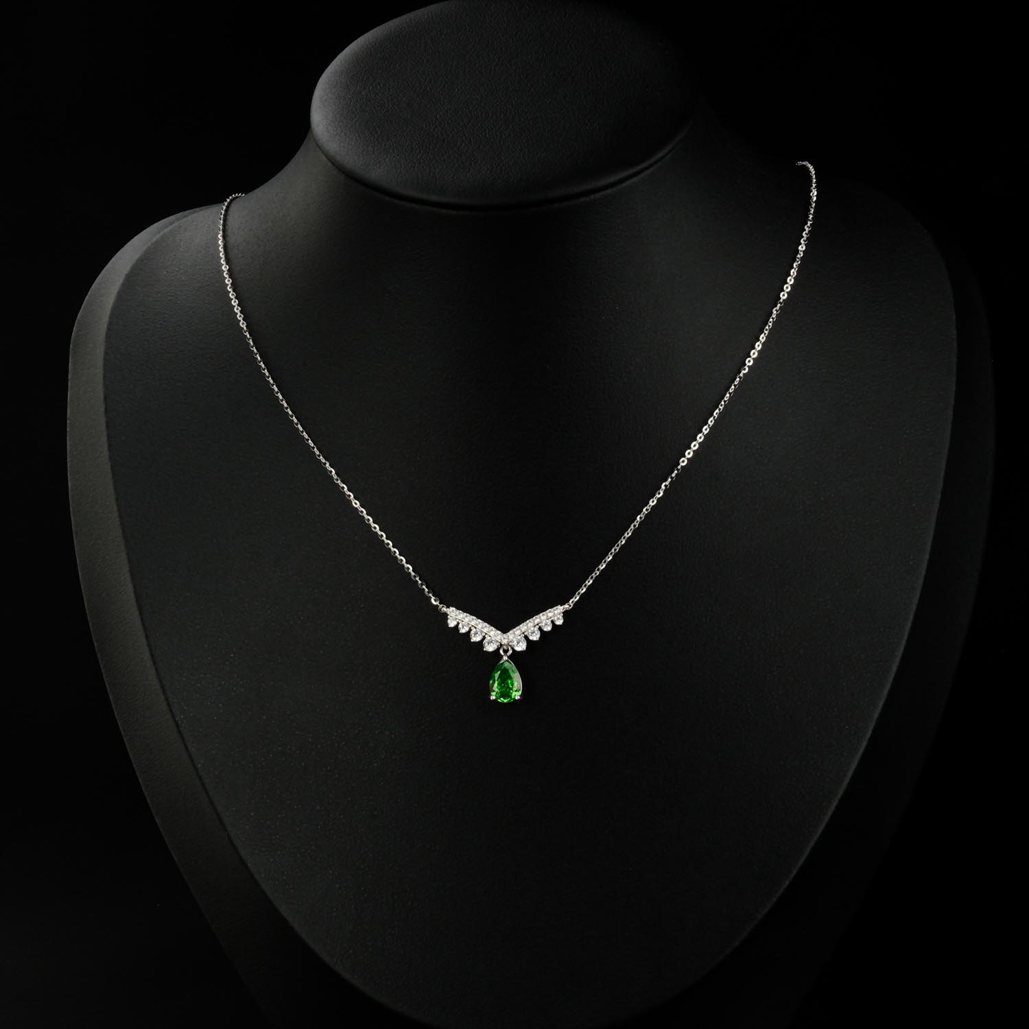 buz-kesim-peridot-boyunbagi-gumus-925-v-forma 925 əyar gümüş "Buz Kəsim" V-formalı halolu damla peridot kulon boyunbağı