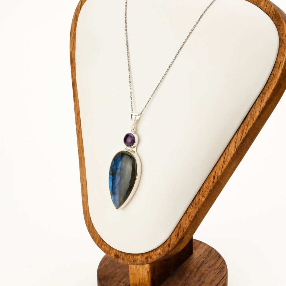 Collar con colgante de labradorita en forma de lágrima y amatista redonda en plata de ley 925