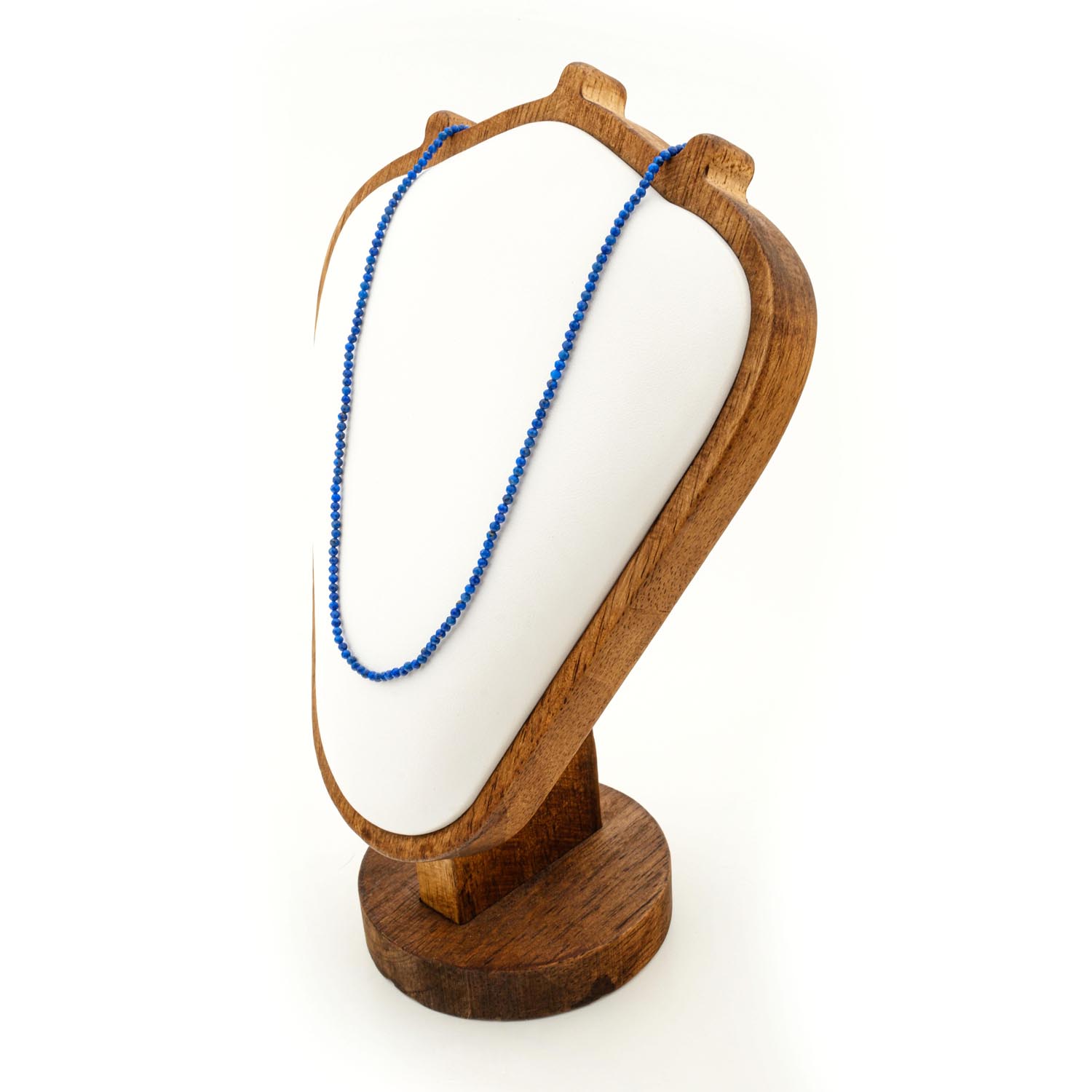 collar-lapislazuli-facetado-2mm-delicado Collar de 2mm de Lapislázuli con cuentas facetadas sobre fondo blanco