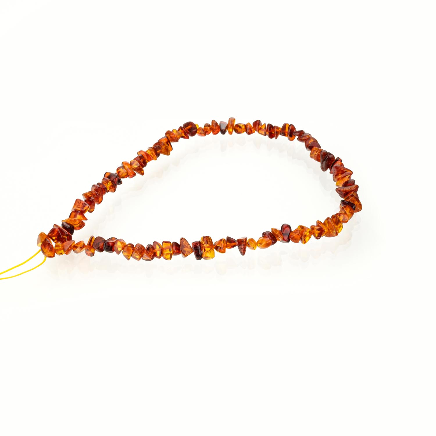 hebra-ambar-bruto-chips-cognac Hebra de chips de ámbar en bruto (estilo roca rota) sobre fondo blanco