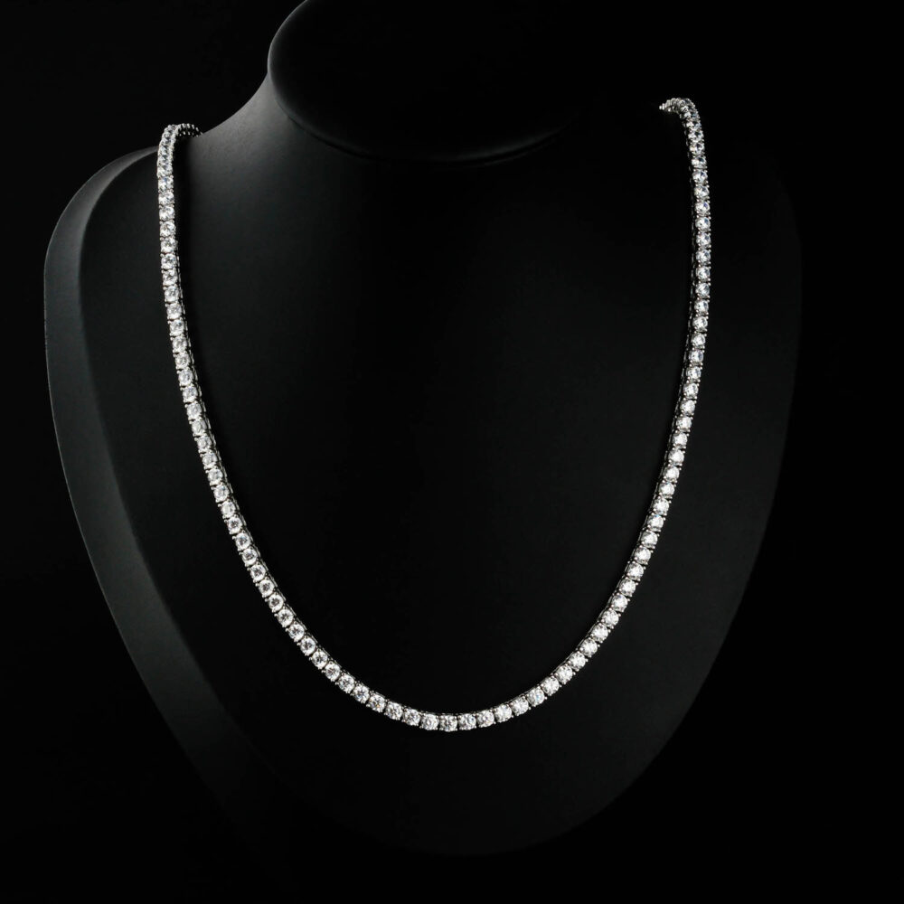 Juego de joyas de Moissanita de primera calidad con collar y pulsera brillantes en plata de ley 925 sobre fondo negro