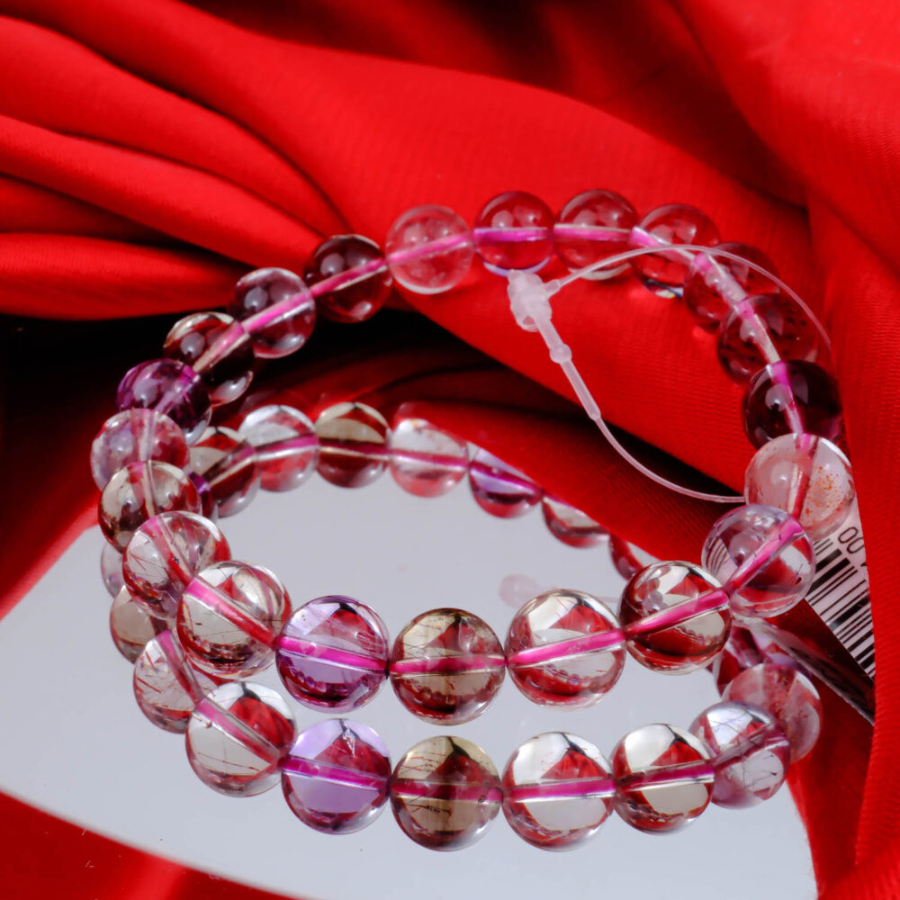 Pulsera de calidad 5A Super Siete (Piedra Melodía) con cuentas de 8-9mm sobre fondo blanco