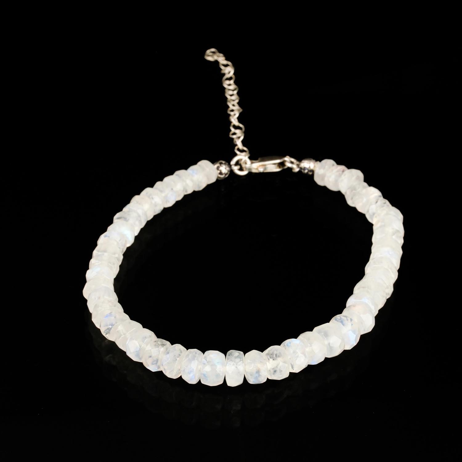 rengli-ay-dasi-bilerzik-rondel-gumus-925 Qara fonda 925 gümüş bağlamalı 4mm fasetli rəngli ay daşı bilərzik