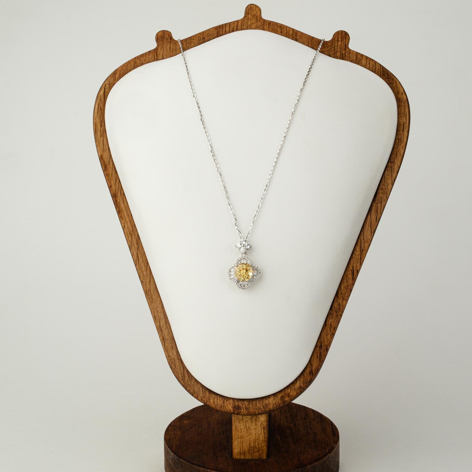 قلادة-سيترين-قص-الجليد-هالة-فضة-925 قلادة فضة 925 بقلادة من السترين الأصفر الدائري "قص الجليد" مع هالة