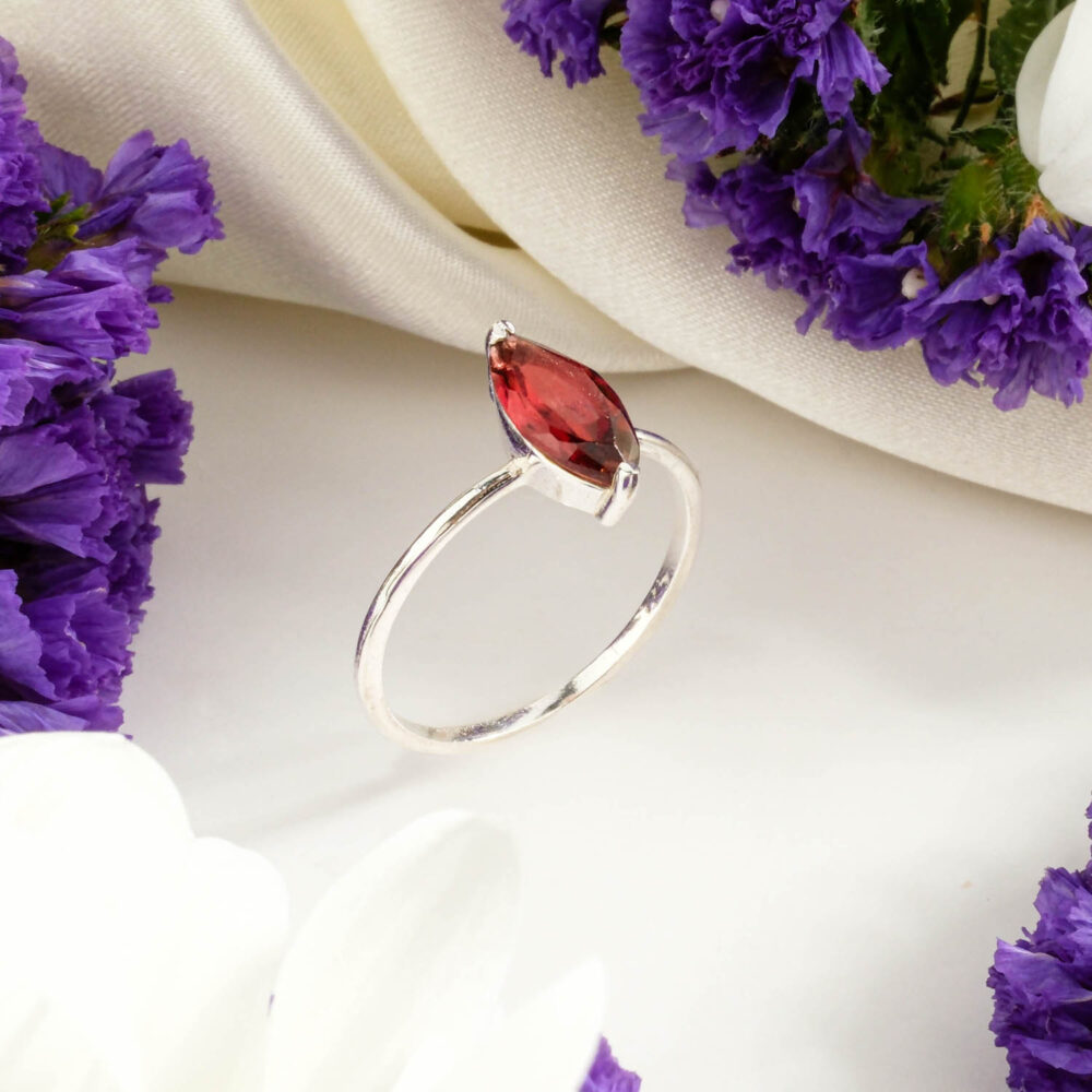 Minimalist pear cut natural Garnet ring in 925 sterling silver
